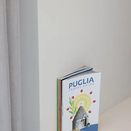 ゲストハウス Alibi Museum: Gioiello Con Vista Sul Museo Archeologico Nazionale, Letto E Doccia Con Cromoterapia, Smart Tv, Wifi E A/c ルーヴォ・ディ・プーリア