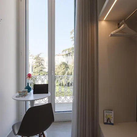 Alibi Museum: Gioiello Con Vista Sul Museo Archeologico Nazionale, Letto E Doccia Con Cromoterapia, Smart Tv, Wifi E A/c * Ruvo di Puglia