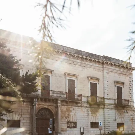Alibi Museum: Gioiello Con Vista Sul Museo Archeologico Nazionale, Letto E Doccia Con Cromoterapia, Smart Tv, Wifi E A/c ルーヴォ・ディ・プーリア