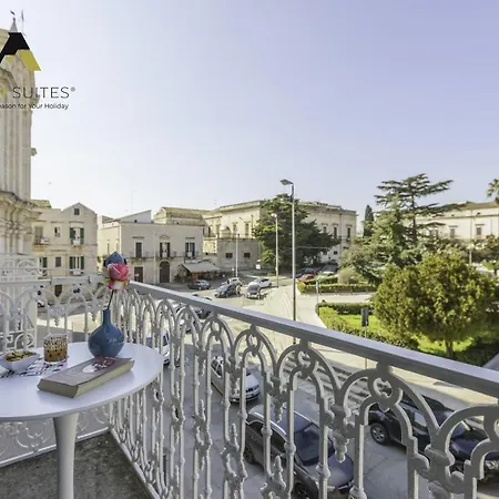 Alibi Museum: Gioiello Con Vista Sul Museo Archeologico Nazionale, Letto E Doccia Con Cromoterapia, Smart Tv, Wifi E A/c ゲストハウス ルーヴォ・ディ・プーリア