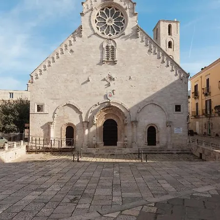 ゲストハウス Alibi Museum: Gioiello Con Vista Sul Museo Archeologico Nazionale, Letto E Doccia Con Cromoterapia, Smart Tv, Wifi E A/c ルーヴォ・ディ・プーリア